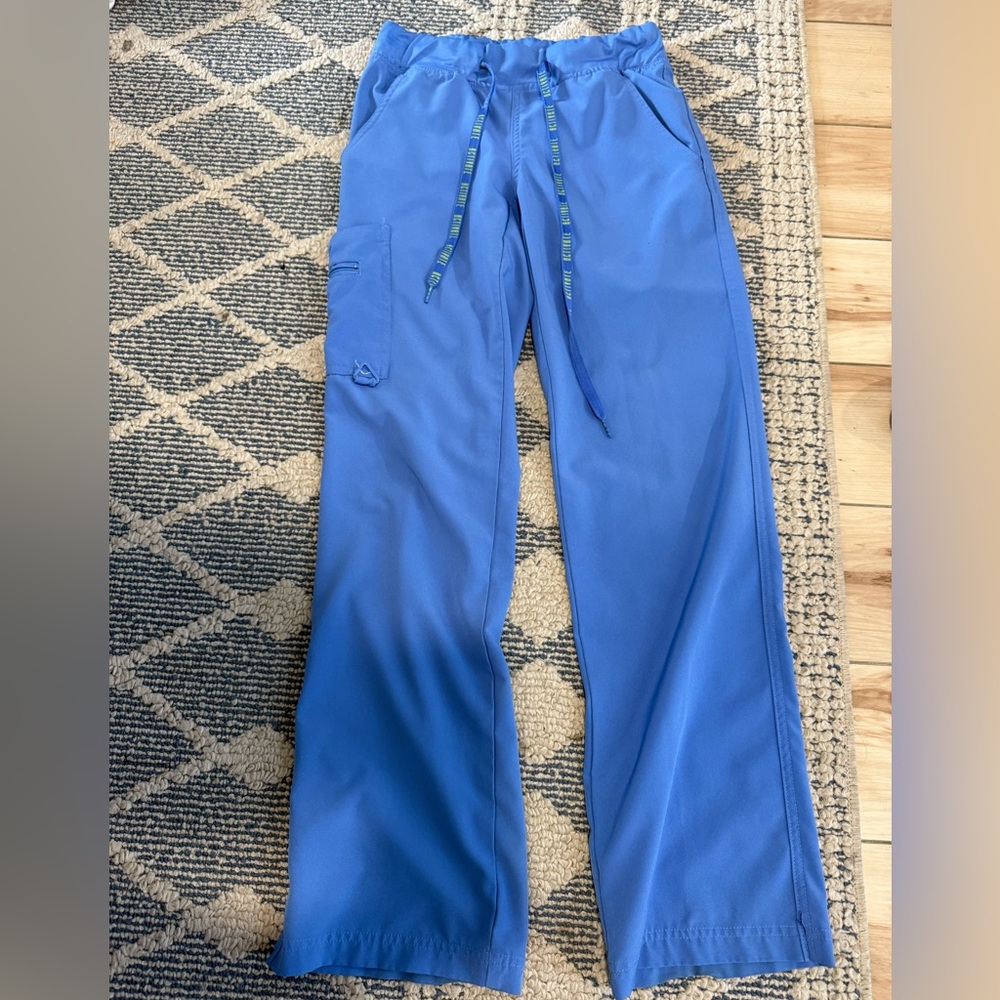 Medcouture wide leg scrub pants